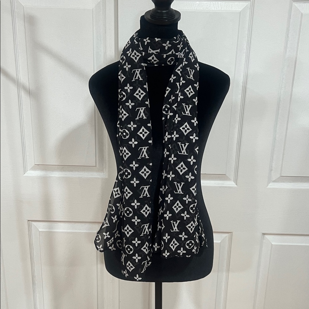 (( not authentic))NEW❤️LV Chiffon Shawl - Picture 9 of 17